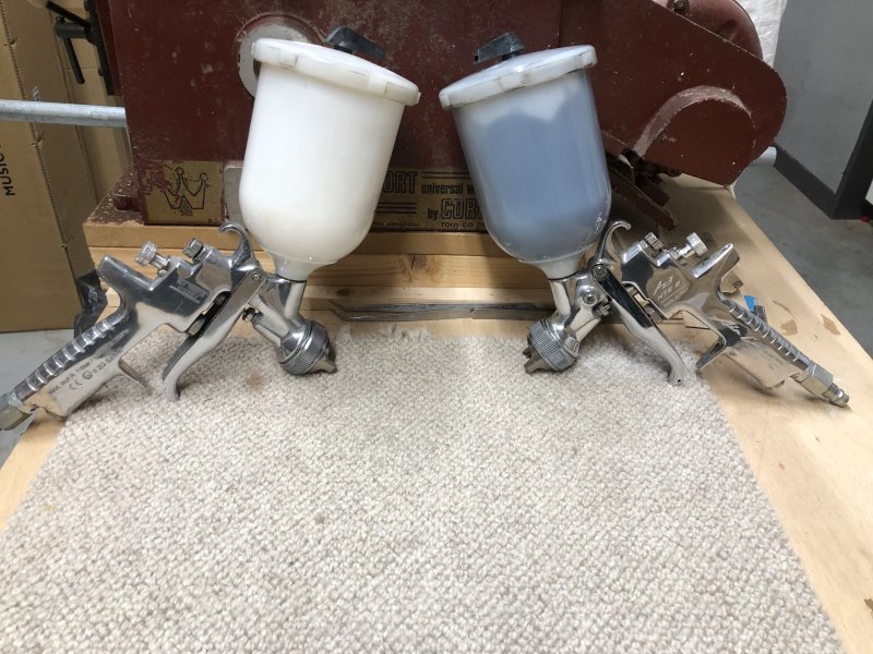 The two spray-guns are now propped up, as you can see the paint cylinders are filled with paint.