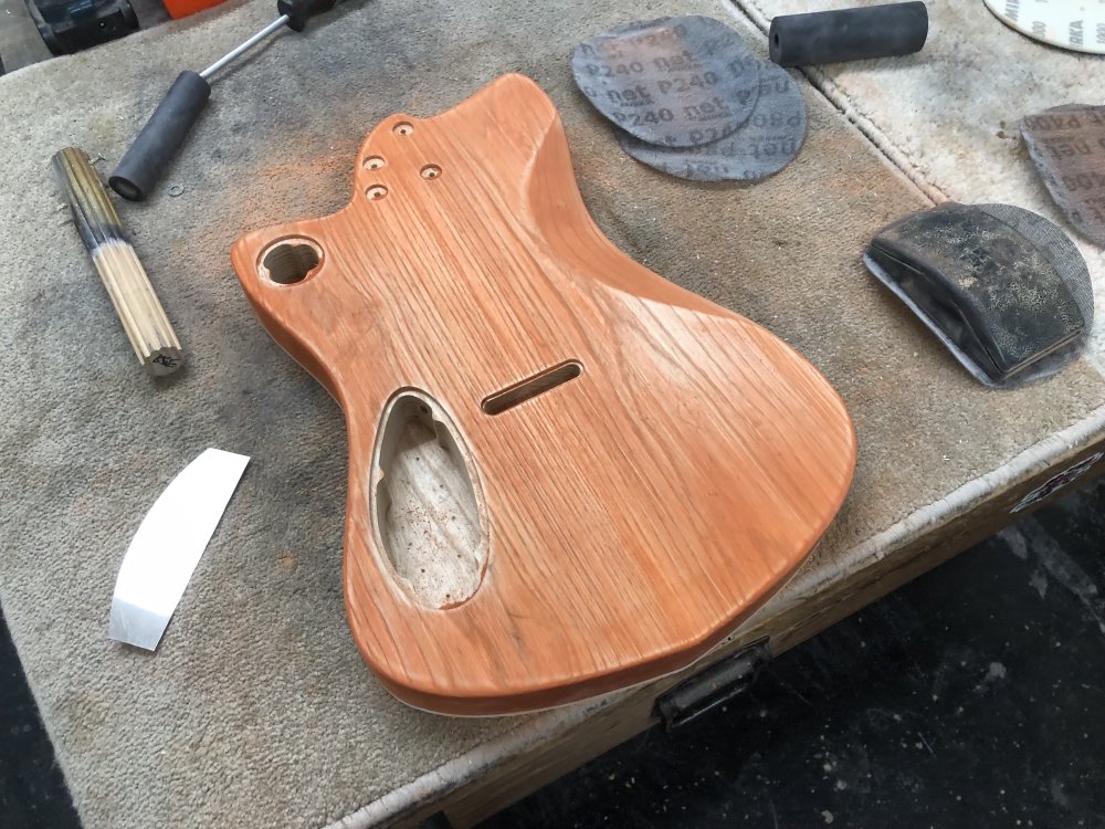 A shot of the rear of the guitar where you can also see the staining has been worn through, particularly near the belly-carve we saw earlier.